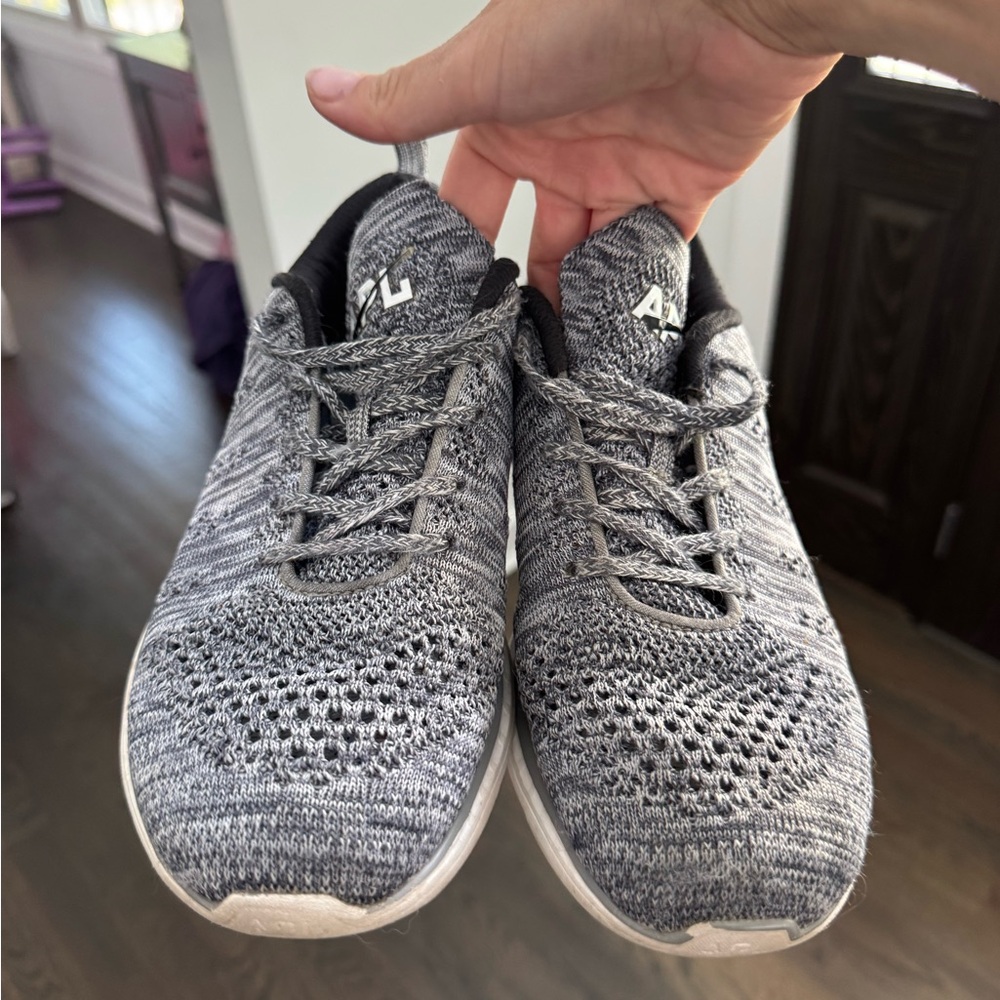APL women sneakers